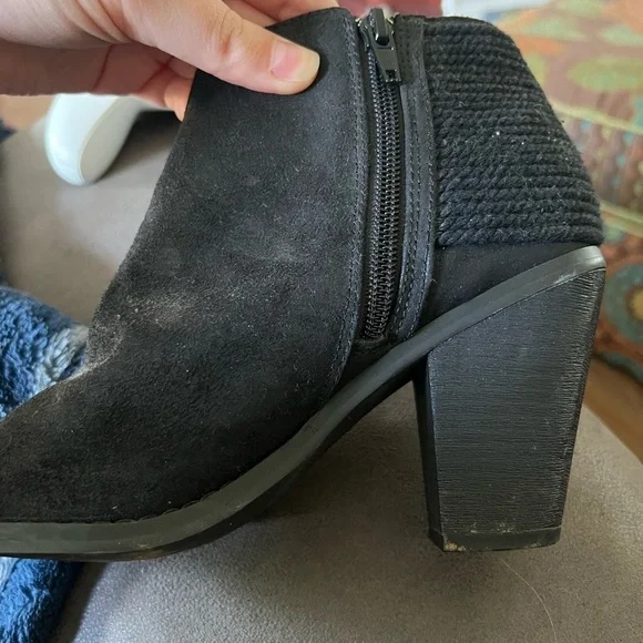 Women's Black Ankle Boots - Picture 4 of 4